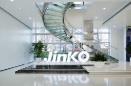 Líder na trhu JinkoSolar zvýšil v minulom roku dodávky panelov o 76 %